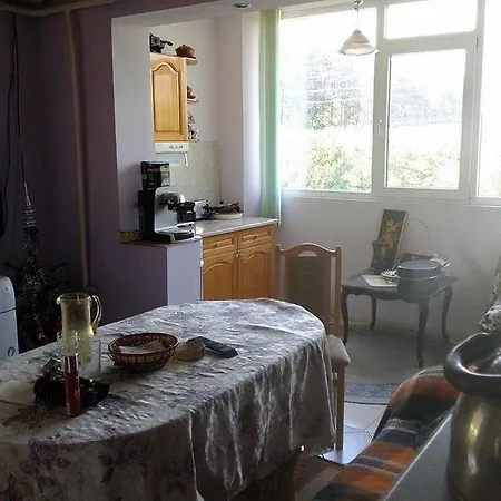 بيت ضيافة In *
